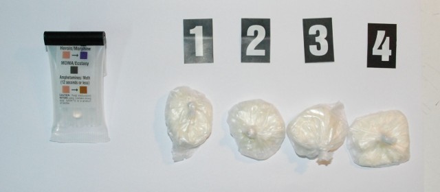 Część amfetaminy, którą wałbrzyscy policjanci znaleźli przy zatrzymanych 30-latkach