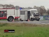 Mikrobus uległ wypadkowi na trasie Kochcice-Lubecko. Zobacz zdjęcia z miejsca zdarzenia