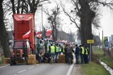 Rolnicy blokują kilka ważnych dróg w Wągrowcu. Utrudnienia na dojazdach m.in. w kierunku Gołańczy, Rąbczyna, Mieściska, Skoków, Rogoźna!