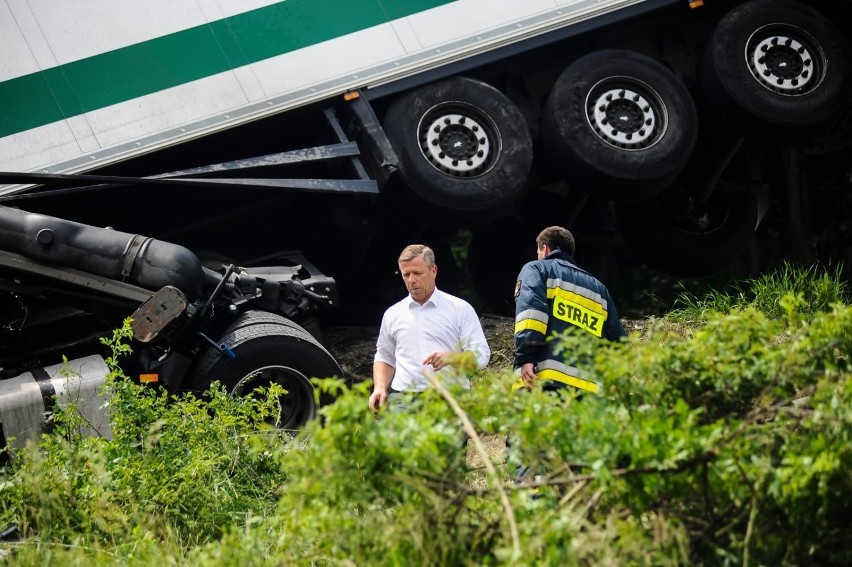 Myślenice. Kierowca mercedesa usłyszał zarzut w sprawie wypadku w Tenczynie z udziałem autokaru