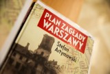 Warszawscy uczniowie poznają tajne plany Niemców z początku II WŚ. "Plan zagłady Warszawy" trafił do pierwszych szkół 