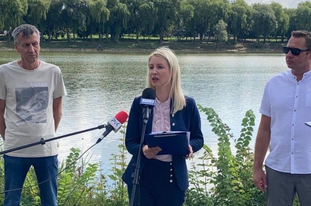Poseł Magdalena Łośko apeluje o wyposażenie samorządów w pieniądze, które będą służyły działaniu prewencyjnemu, czyli monitoringowi elektronicznemu wód, zakup kamer oraz fotopułapek.