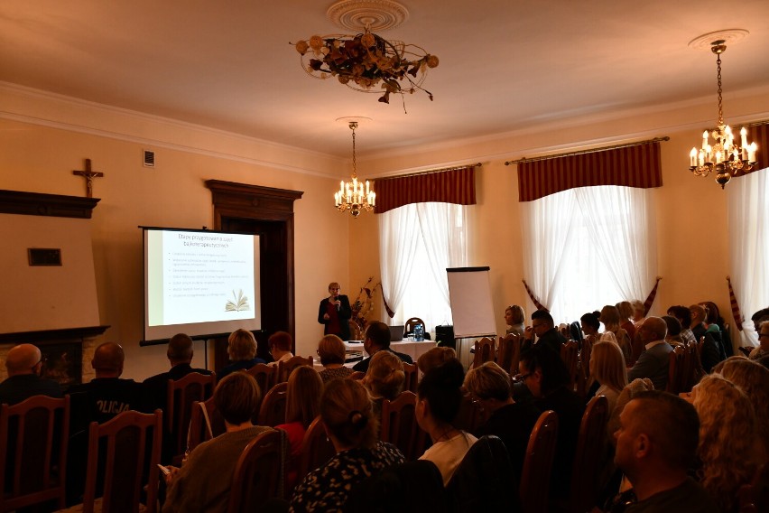 Spotkanie edukacyjne dla pracowników oświaty, kultury i rodziców w Mokrsku