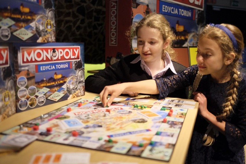 "Monopoly" to jedna z najpopularniejszych gier planszowych...