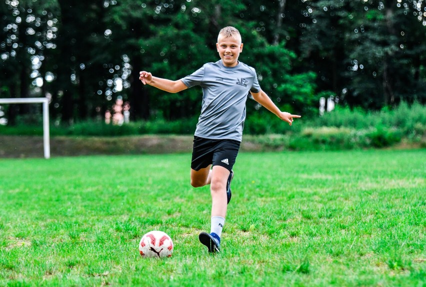 Piotr Horożaniecki gra w piłkę nożną od małego. Czy talent i...