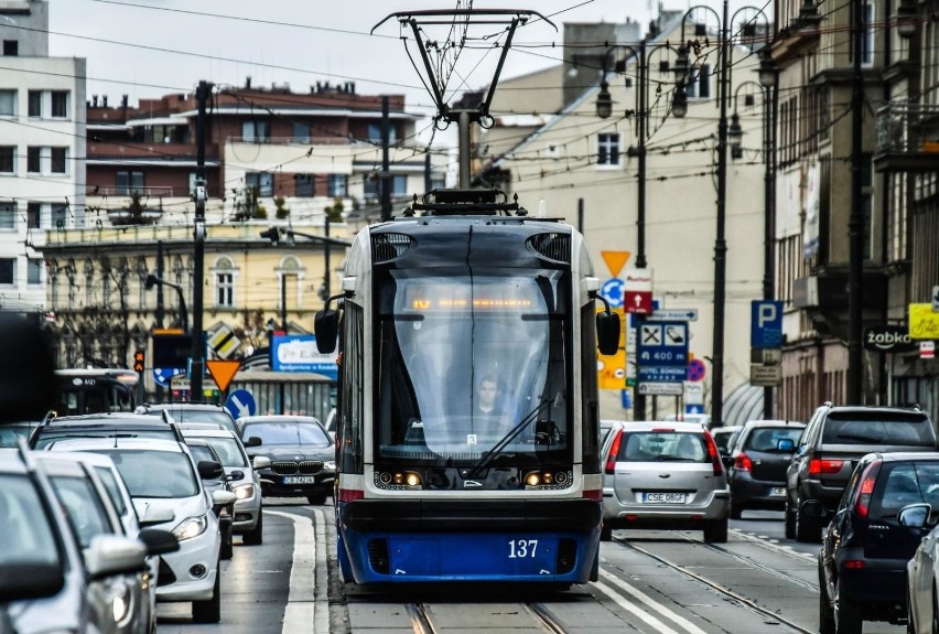 Od soboty, 7 marca, drzwi na każdym przystanku będzie...