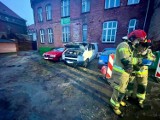60-letni mężczyzna w płonącym samochodzie w Malborku. Służby go uratowały, następnie trafił do komory hiperbarycznej
