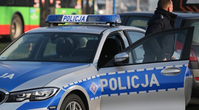 Kierowca forda uciekał policji przez 15 kilometrów. Został zatrzymany w Wielopolu.