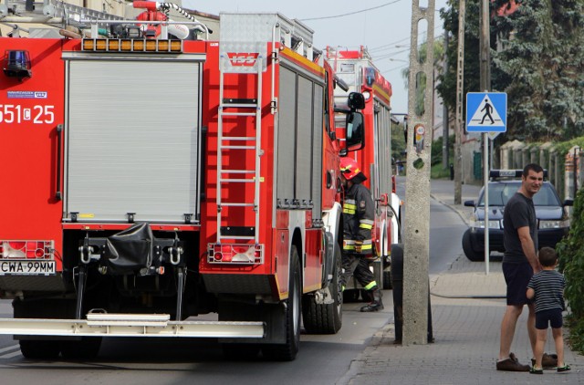 W czwartek 31 sierpnia rano strażacy pognali, aby gasić pożar na zapleczu sklepu przy ul. Grudziądzkiej w Wąbrzeźnie. Jak się okazało, kłęby dymu wydobywały się ze stojącego w pomieszczeniu... kosza na śmieci. Prawdopodobna przyczyna: zaprószenie ognia.