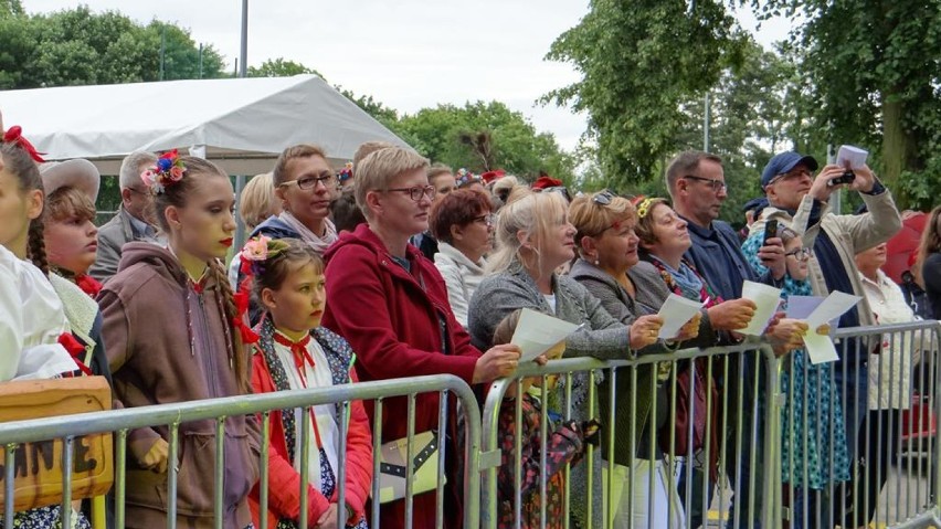 Folklor Świata 2018. Wspólne śpiewanie piosenki "Dwa...