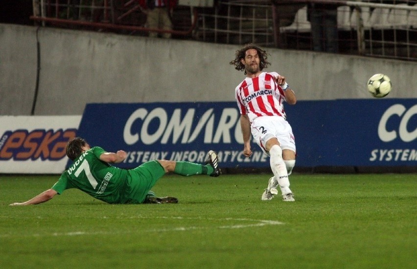 Grał w Cracovii wiosną 2009 r. Zaliczył 1 występ w...