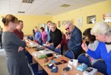  Na spotkaniu w Klubie Konstancja w Skierniewicach przedstawiono sprzęt dla niewidzących i niedowidzących