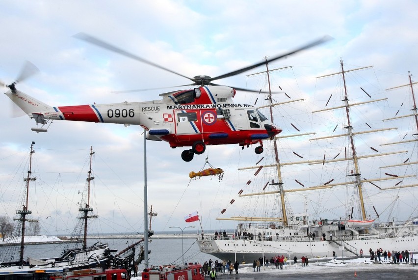 WOŚP 2013 w Gdyni: Pokazy ratownictwa, kwestujący żołnierze i setki wolontariuszy na ulicach miasta