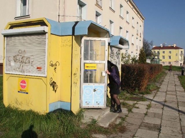 Stara kolektura totolotka nie tylko szpeci miasto, ale też jest miejscem noclegowym dla bezdomnych.