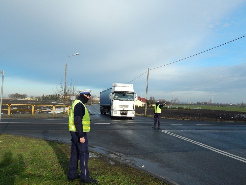 Radziejów. Policyjne działania NURD w powiecie radziejowskim. 22 wykroczenia kierujących i pieszych [zdjęcia]