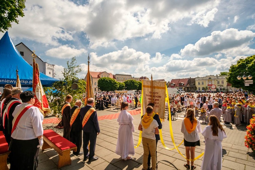 Procesja ulica miasta