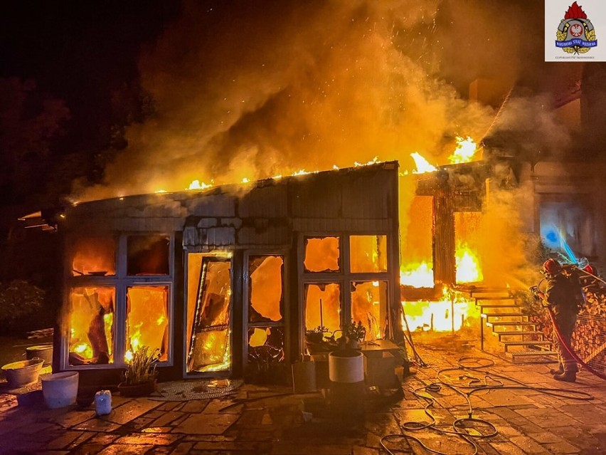 Aż cztery zastępy gasiły w nocy pożar kotłowni w Strobowie