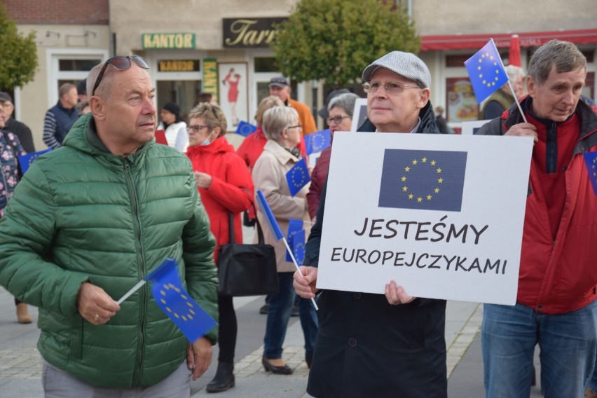 Prounijna manifestacja przed szczecineckim ratuszem [zdjęcia]