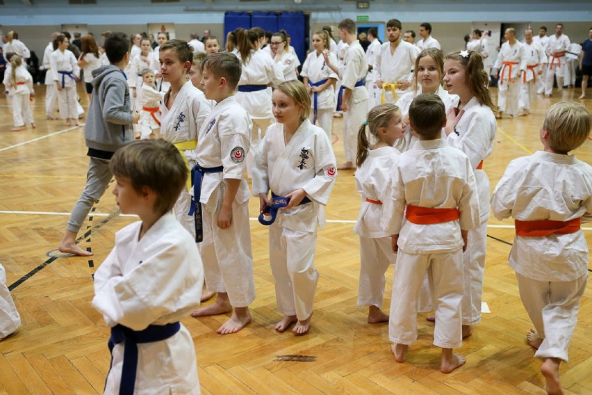 Tarnów: Wręczenie pasów i certyfikatów mistrzowskich w Karate Shinkyokushinkai [ZDJĘCIA]