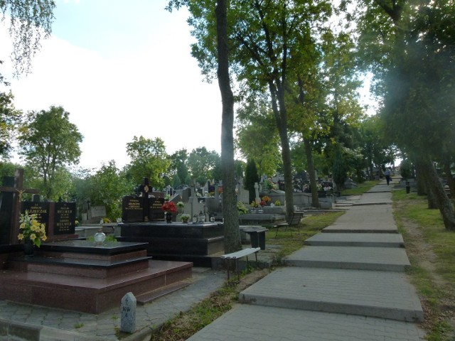 Pilanie mogą zagłosować na tablicę informacyjną o grobach przy cmentarzu