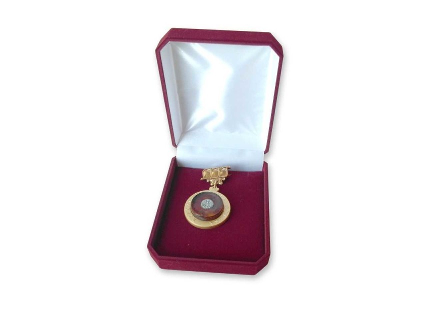 Nowy Sącz. Firma FAKRO otrzymała medal od premiera