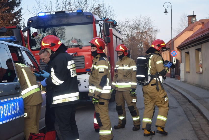 Strażacy z Sieradza w akcji na Rybnej. Dwie osoby...