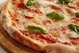Święto pizzy w środę 17 stycznia. W tych lokalach we Włoszczowie zjesz najlepszą pizzę w mieście. Zobacz, które polecają klienci