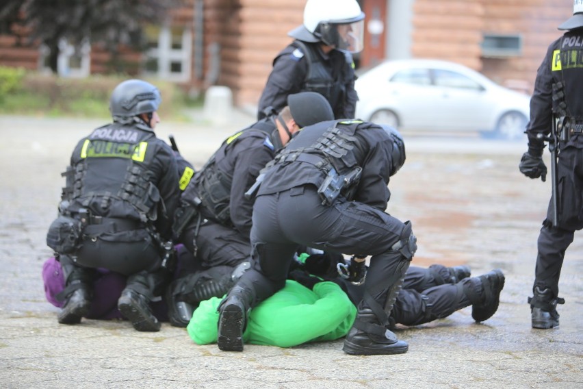 Ćwiczenia policjantów przed szczytem klimatycznym w...