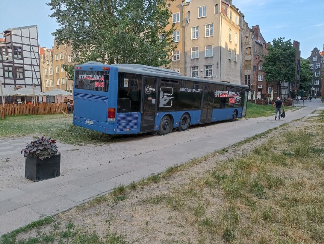 „Strzelnica Bus” to nowa atrakcja w centrum Gdańska - półmilionowego miasta z bogatą historią i tradycją, które onegdaj aspirowało do roli Europejskiej Stolicy Kultury