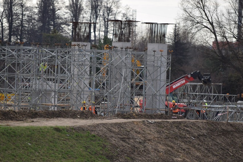 Częstochowa. Pierwszy asfalt wylany na remontowaną DK91. Co...