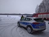 Na Jezioro Choczewskie wjechał autem. Lód się załamał