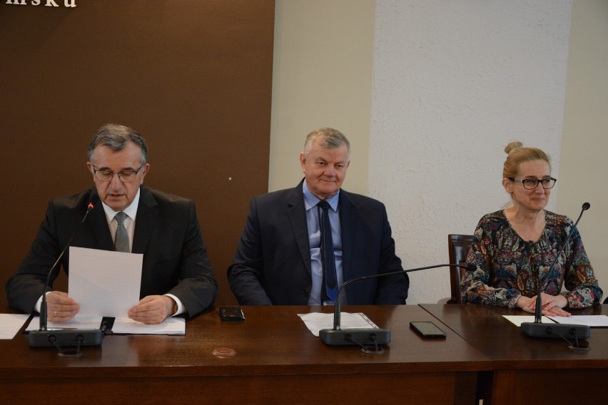 Radni powiatowi w Radomsku: karetka pojedzie na Ukrainę