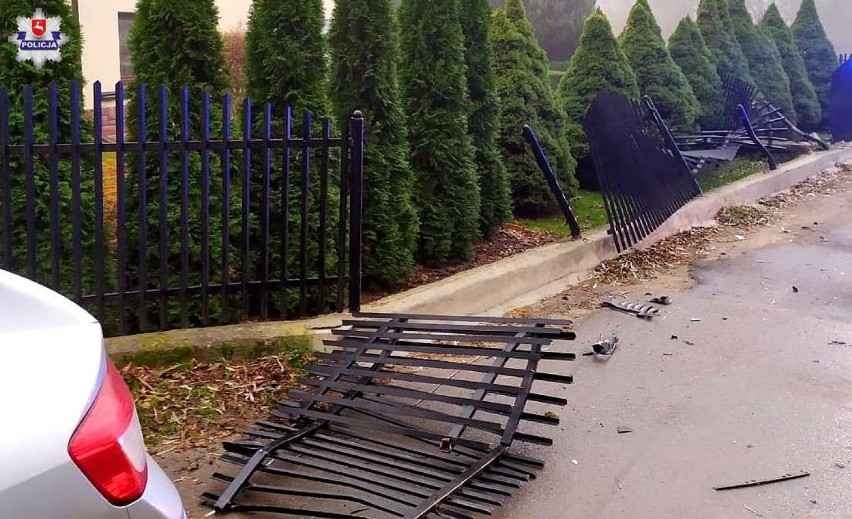 Wypadek w gm. Gościeradów. Samochód wpadł w poślizg i uderzył w ogrodzenie