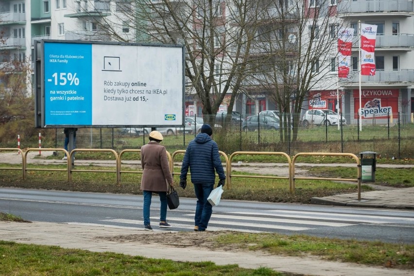 26.11.2020 bydgoszcz przejscie dla pieszych pasy zebra...