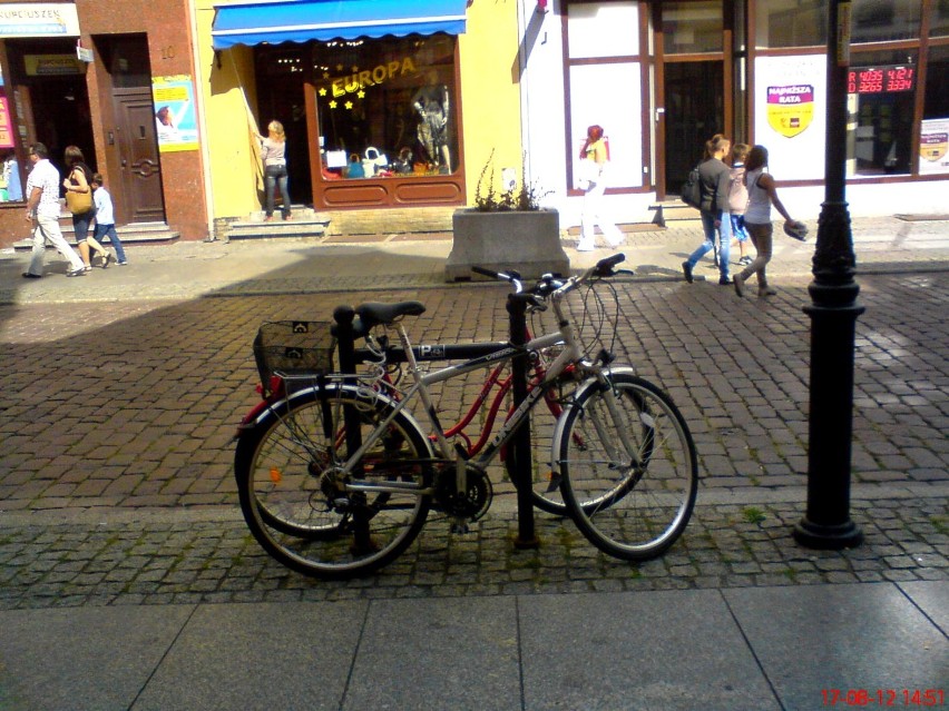 Nowe stojaki rowerowe ....zdają egzamin .:>)