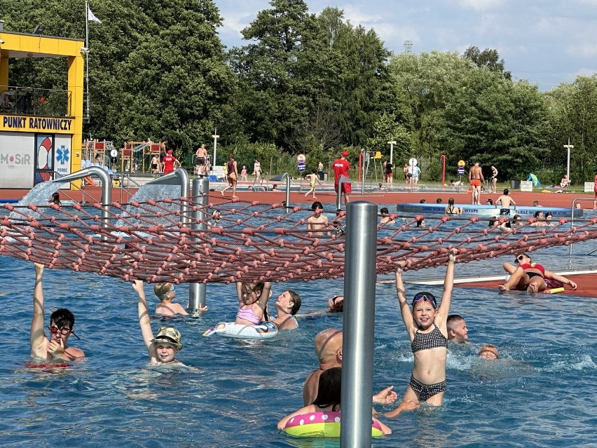 Ośrodek Rekreacyjno-Sportowy Ruda dysponuje trzema basenami,...