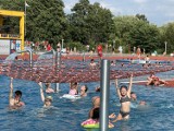 Tłumy na kąpielisku Ruda w Rybniku. Chętnie odwiedzają je mieszkańcy całego regionu. Ośrodek kusi licznymi atrakcjami ZDJĘCIA  