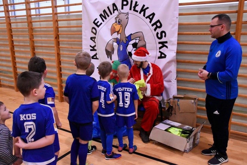 Turniej Mikołajkowy Akademii Piłkarskiej Orzełki w Pucku (grudzień). Tutaj wynik nie miał znaczenia, liczy się pomoc dla Wojtka | ZDJĘCIA