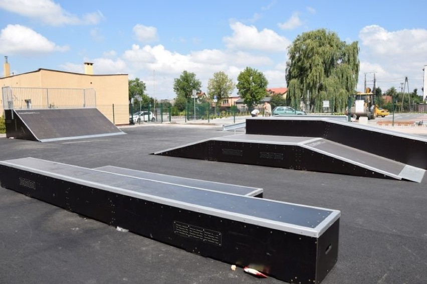 Przy szkole podstawowej w Osięcinach powstaje skatepark