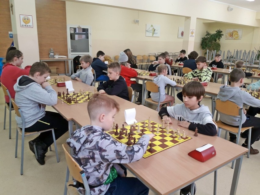 IV Mikołajkowy Turniej Szachowy w Szkole Podstawowej nr 6 w Kościerzynie ZDJĘCIA