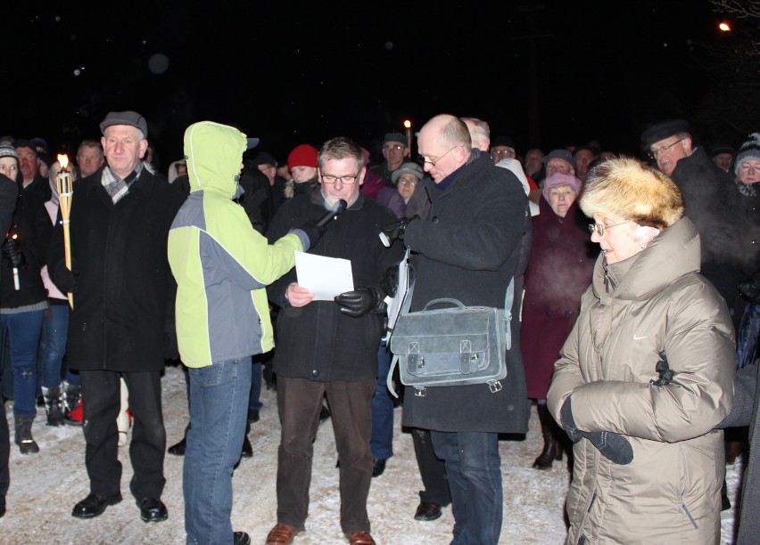 Sulęczyno. Wierni poszli ulicami wsi w kaszubskiej drodze krzyżowej