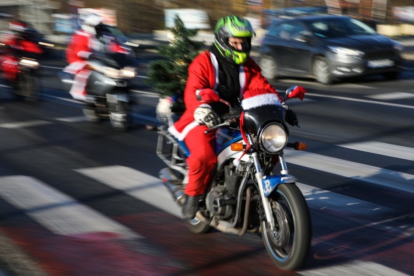 Mikołaje na motocyklach przyjechali do szpitala w Prokocimiu...