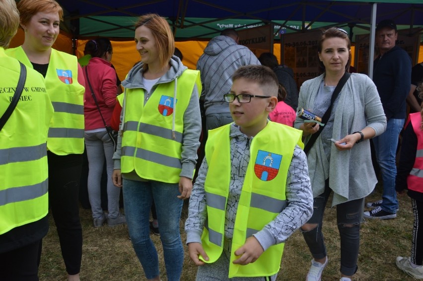 Rajd rowerowy na pikniku w Woli Wiązowej