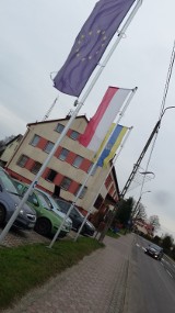 Włodarze gmin z powiatu bytowskiego nie chcą pozbywać się unijnych flag