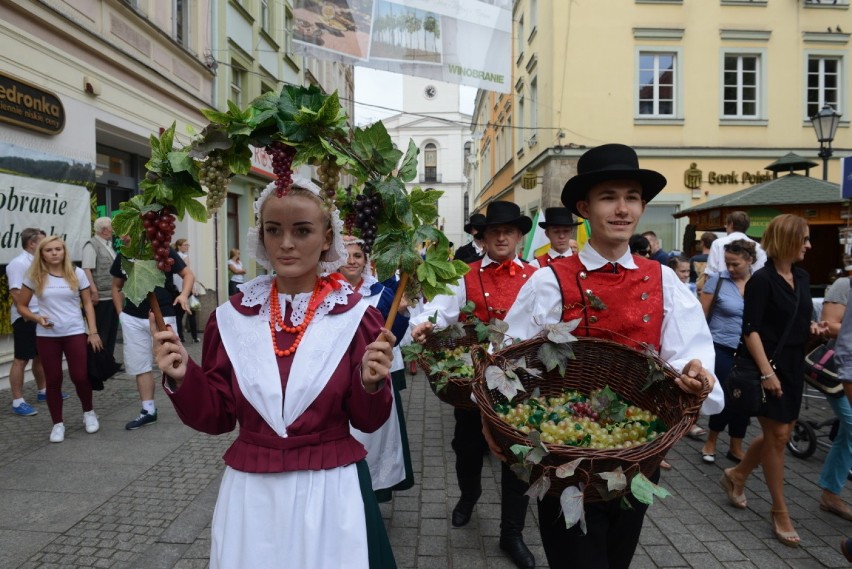 Winobraniowy orszak św. Urbana I i Lubuski Zespół Pieśni i...