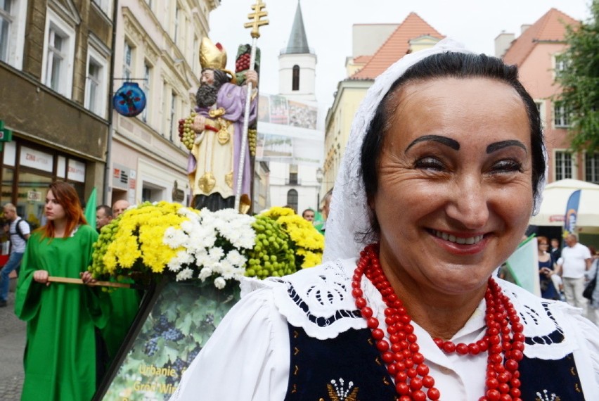 Winobraniowy orszak św. Urbana I i wszechobecne kolory.