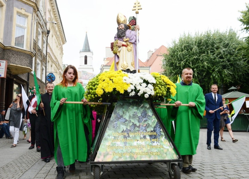 Winobraniowy orszak św. Urbana I przeszedł ulicami miasta w...