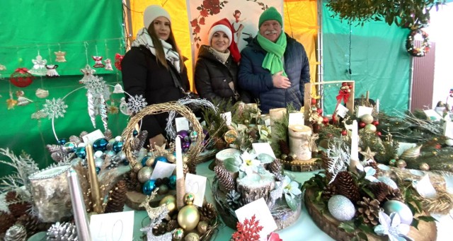 Starosta chełmski zajrzał m.in. na stoiska z ozdobami świątecznymi.