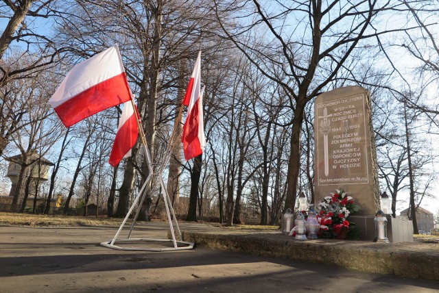 80 lat temu naczelny wódz gen. Władysław Sikorski wydał rozkaz powołujący Armię Krajową. W powiecie nyskim żyje jeszcze trzech weteranów tej organizacji, m.in. Roman Kupczak. W Nysie hołd żołnierzom podziemnej armii oddał minister sportu i samorządowcy.