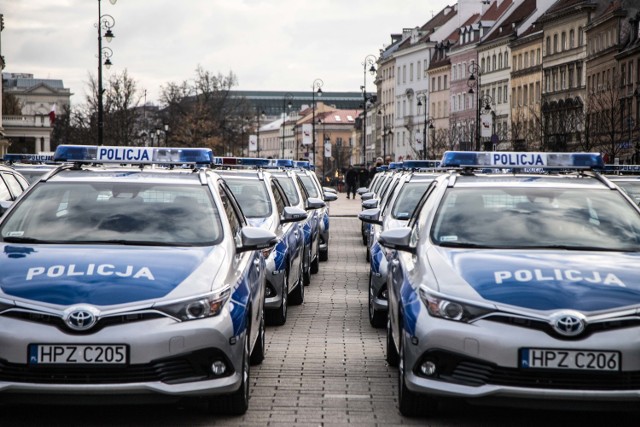 Nowe radiowozy dla Policji. 37 pojazdów zasili flotę w całej Warszawie